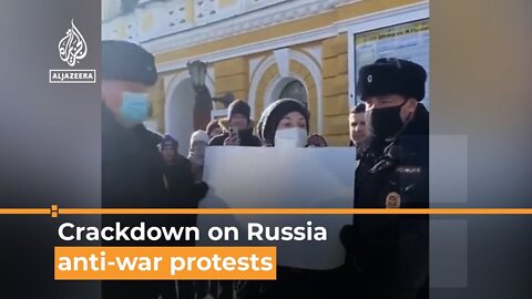 "Police crackdown on anti-war protests in Russia"