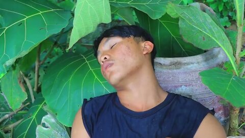 Jungle my life | Sleeping Man and met crocodile | Cook crocodile eggs with banana for Eating-8