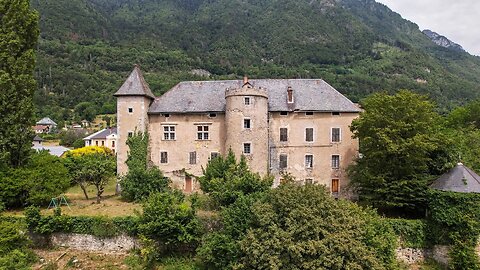 Exploring an Abandoned Mansion: Priceless Artwork Left Behind