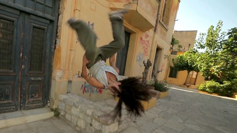 Female Parkour Artist Shows Off Incredible Acrobatic Skills