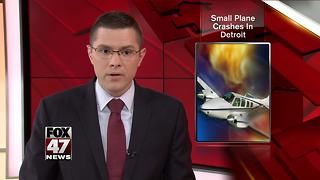 2 killed following plane crash in Detroit