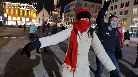 Dystopische und herzzerreißende Szenen am Marienplatz - UlliOma'sWhiteWinter16.1.(11)