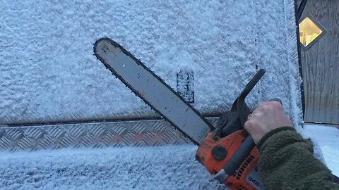 How To Thaw The Lock Of Your Pick-Up Truck With A Chainsaw
