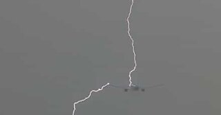 Skremmende: Fly truffet av lyn rett etter takeoff
