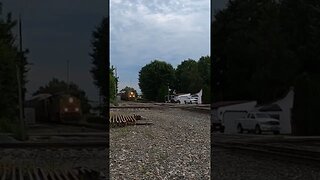 Union Pacific Slamming The Diamond #train #trainhorn #railfan #asmr #railway