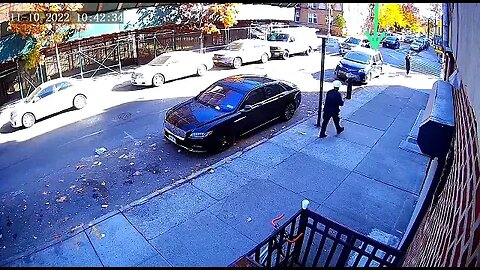 Watch to the end: Hasidic man stops cop from ticketing