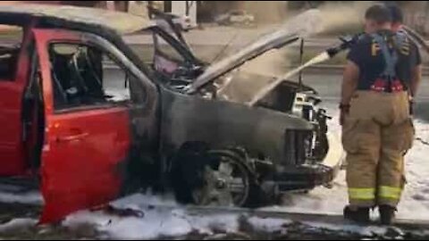 Même dans une voiture en feu, ce thermos résiste