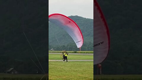 #paramotor Pilot slips and breaks a prop #paramotoring #flying #mishap