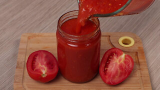 EASY AND FAST HOMEMADE TOMATO SAUCE! VERY YUMMY AND PERFECT TO ACCOMPANY ANY DISH