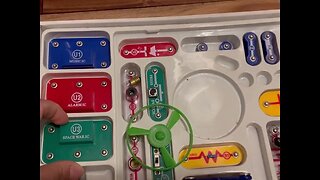 Look inside the Snap Circuits Jr box with us!