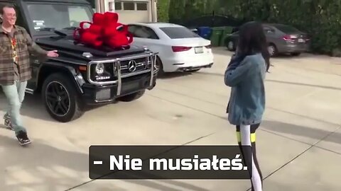 Logic zaskakuje Jessicę nowym samochodem na Boże Narodzenie