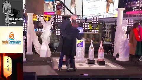 Bill deBlasio BANS New Year's At Times Square Then Dances Into 2021 At Times Square