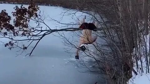 Merab Dvalishvili round 2 vs frozen lake takes gloves and headgear for protection