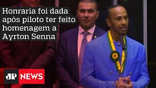 Lewis Hamilton é homenageado pela Câmara e recebe título de cidadão honorário brasileiro