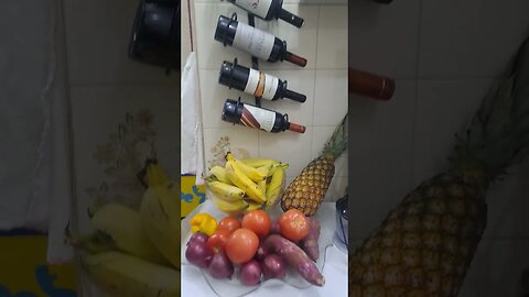 VINHO DEVE FICAR DEITADO. Evita o secamento e encolhimento da rolha.