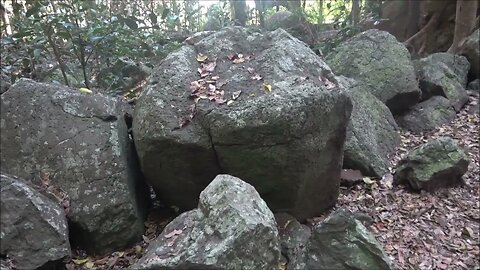 Stones of Burleigh Heads, Australia. White noise, natural sounds.