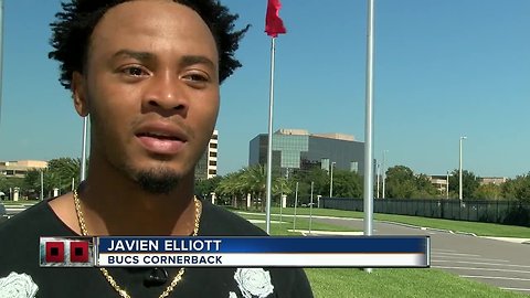 Bucs player Javien Elliott from Panama City volunteers time for Hurricane victims