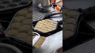 🧇 I Wouldn’t Have Waffles Any Other Way! Hong Kong Street Food 雞蛋仔 Gai Dan Jai Egg Waffles #shorts