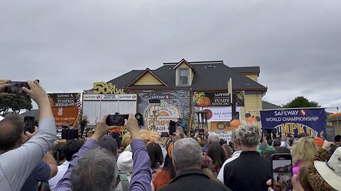 2749pound World record, giant, pumpkin at half Moon Bay