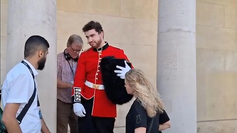 Ossian Huskinson opera singer dressed as a kings guard Gilbert and sullivan walking tour