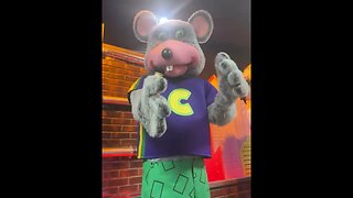 Who remembers what Chuck E. Cheese was like back in the 80s? #shorts #chuckecheese #throwback #80s