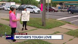 Metro Detroit mother makes girls stand with signs as lesson on bullying