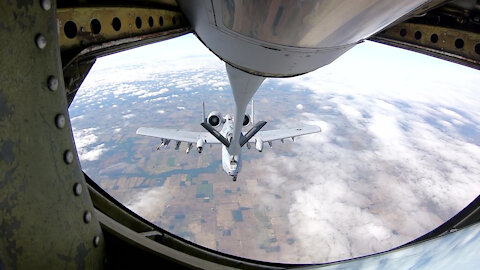 Pennsylvania’s 171st Refuels Indiana’s Warthogs