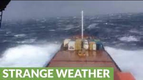 Container Ship Battles Storm Near Bermuda And It Looks Like A Scene From A Movie