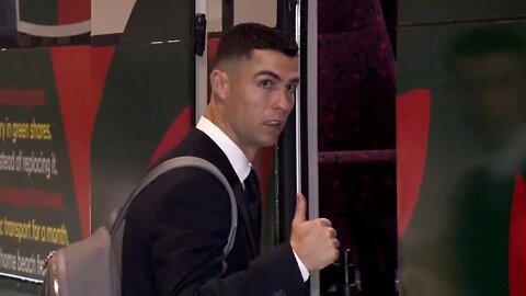 Ronaldo gives a thumbs-up before boarding Portugal team bus to World Cup hotel