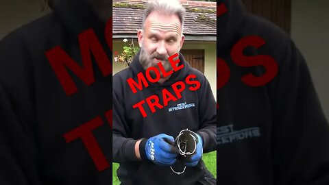 How to CATCH MOLES!!! #pestcontrol #gamekeeper #gardenpest