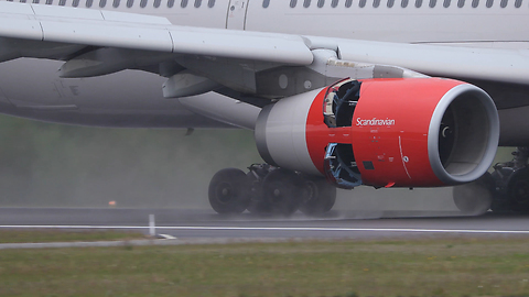 Airbus A330 engine reverse thrust