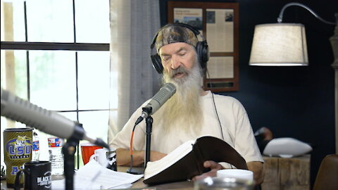 Phil's Secret Bunker, the Duck Dynasty Prayer That Didn't Make the Cut & Jase's Jelly Issue | Ep 90