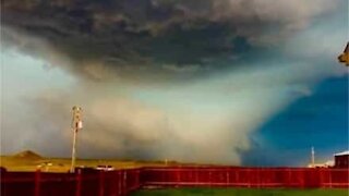 Un résident filme un orage ressemblant à l'apocalypse
