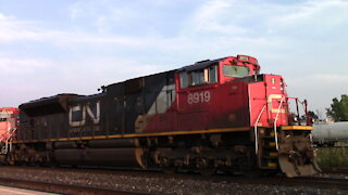 CN 8919 & CN 8850 Engines Manifest Train Westbound In Sarnia