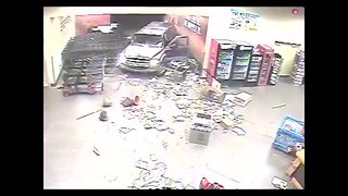 Video shows 2 crashing into Chandler store, stealing 21 guns
