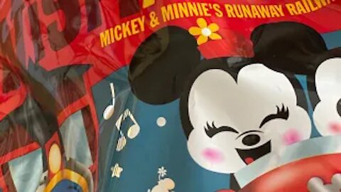 Mickey and Minnie's Runaway Railway. No spoilers!!! Un-Bagging Wishables.