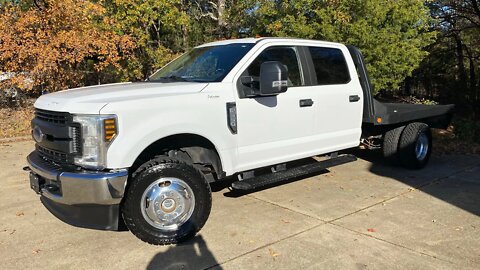 2018 Ford F350 4 x 4 flatbed￼