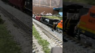 N Scale BNSF trains racing