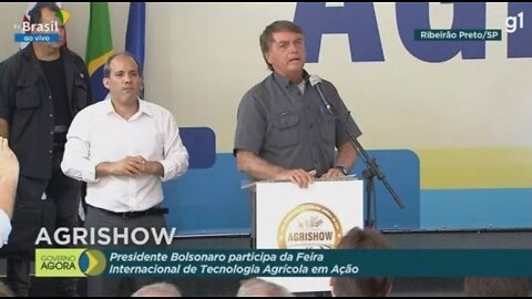 Bolsonaro fala sobre indulto e arranca aplausos da multidão