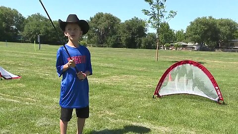 Garth Brooks foundation teaches kids golf at sports camp in Meridian