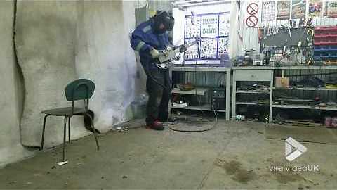 Welding and rocking at the same time || Viral Video UK