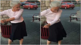Nonna si esibisce in una danza diventata virale online