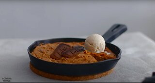 Chocolate Skillet Cookie Recipe | Skillet Cookie with Lotus Biscoff