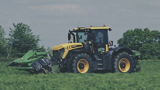 Unbelievable Power! JCB Fastrac 4220 with Double John Deere Mowers - Silage 2023