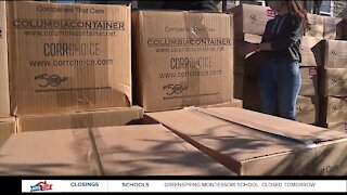 Volunteers pass out 300 boxes to Baltimore families
