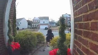 Christmas doorbell prank terrifies little girl!