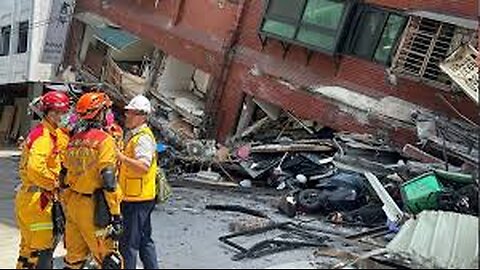 A strong earthquake shakes Taiwan, damaging buildings and causing a tsunami.mp4