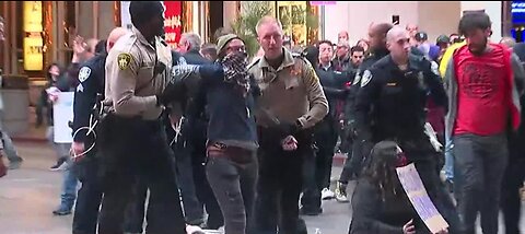 Las Vegas police breakup protest on Fremont Street