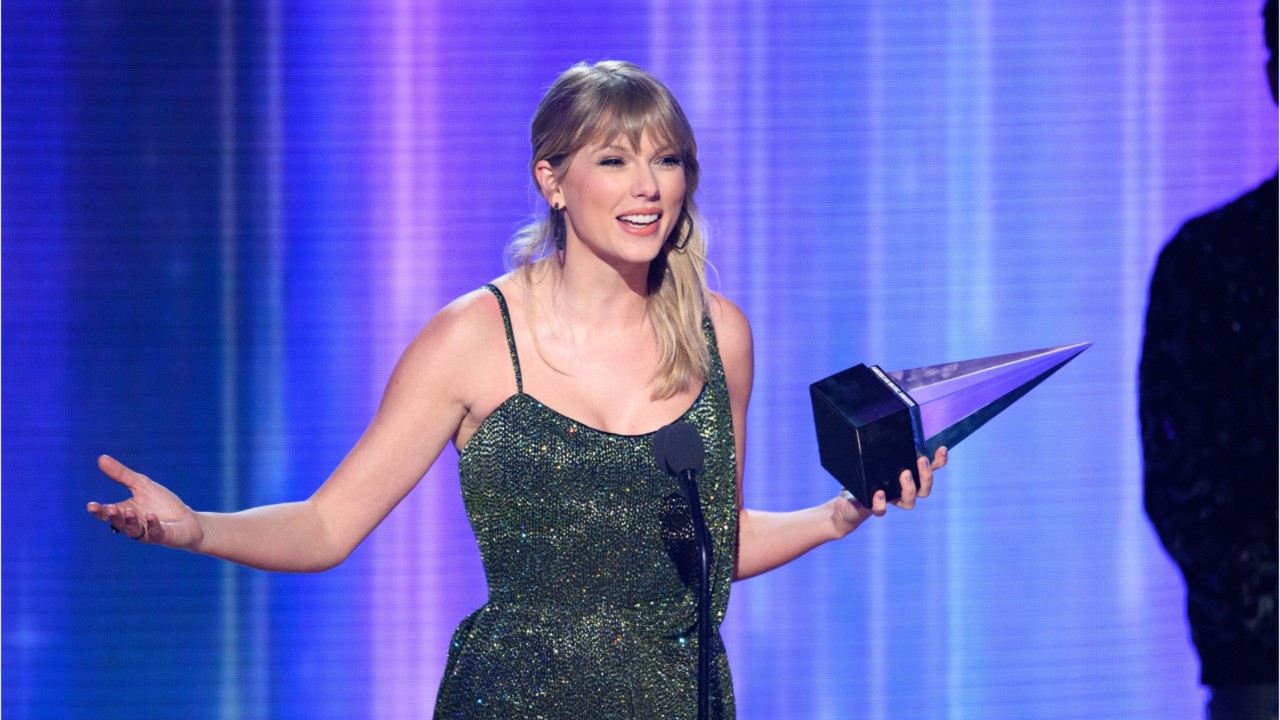 Taylor Swift Makes American Music Award History