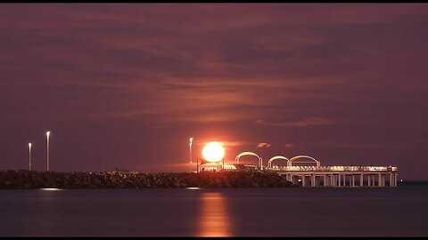 SuperMoon Rising (4K) (August 3-2023) Nikon P1000